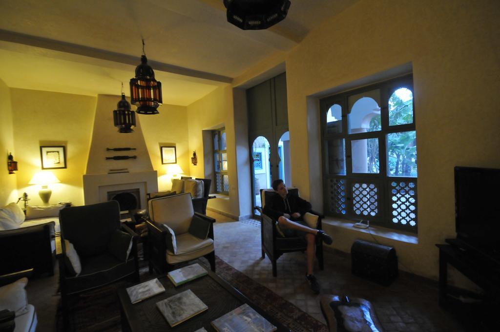 לינה וארוחת בוקר טרודאנט Palais Oumensour מראה חיצוני תמונה